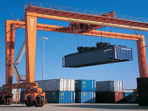 堆箱高度对集装箱龙门吊选型有哪些影响