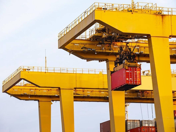 集装箱起重机的防风防滑装置为何至关重要