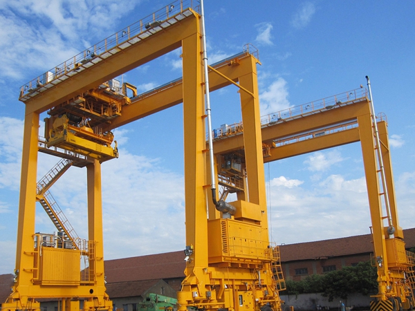 不同吨位集装箱起重机适配场景有哪些区别